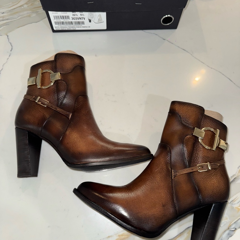 Cuadra brand women’s Elegant Brown Leather Ankle Boots
